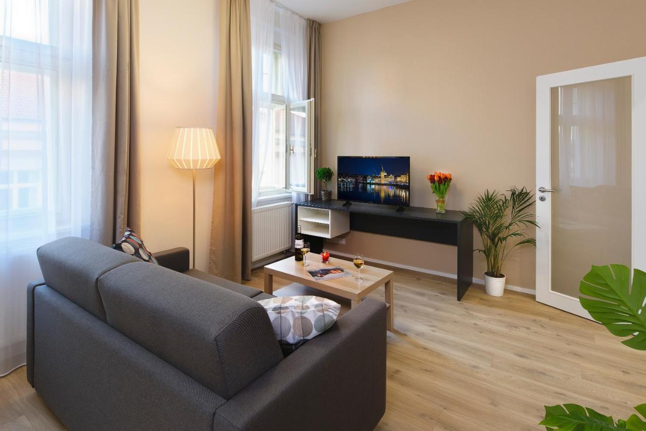 Downtown Suites Jugoslavska Прага Екстериор снимка