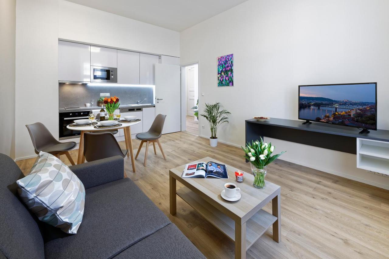 Downtown Suites Jugoslavska Прага Екстериор снимка