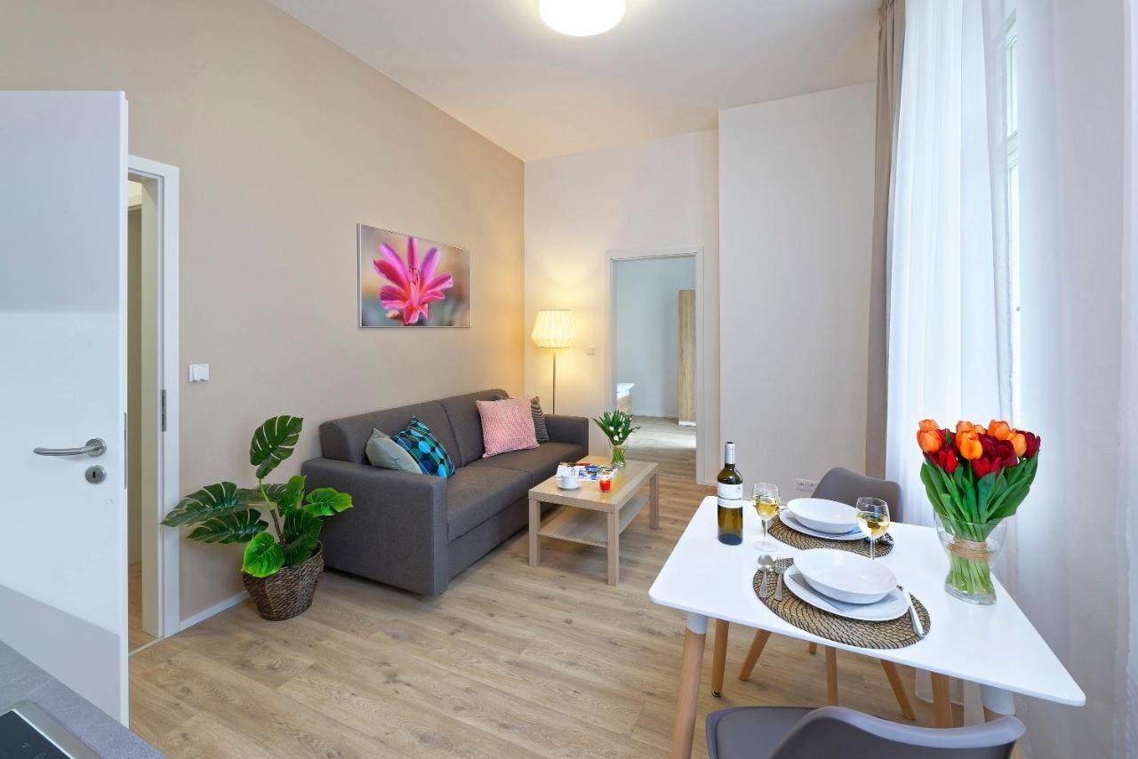 Downtown Suites Jugoslavska Прага Екстериор снимка
