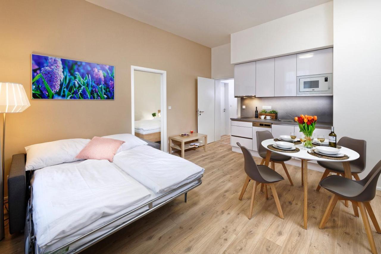 Downtown Suites Jugoslavska Прага Екстериор снимка