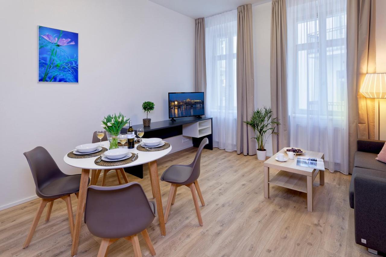 Downtown Suites Jugoslavska Прага Екстериор снимка