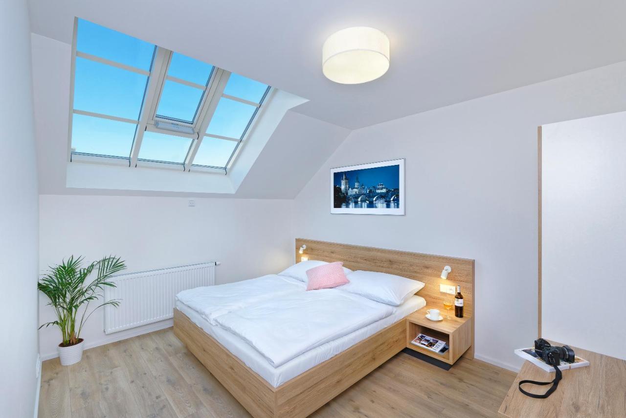 Downtown Suites Jugoslavska Прага Екстериор снимка