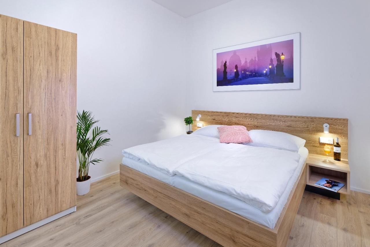 Downtown Suites Jugoslavska Прага Екстериор снимка