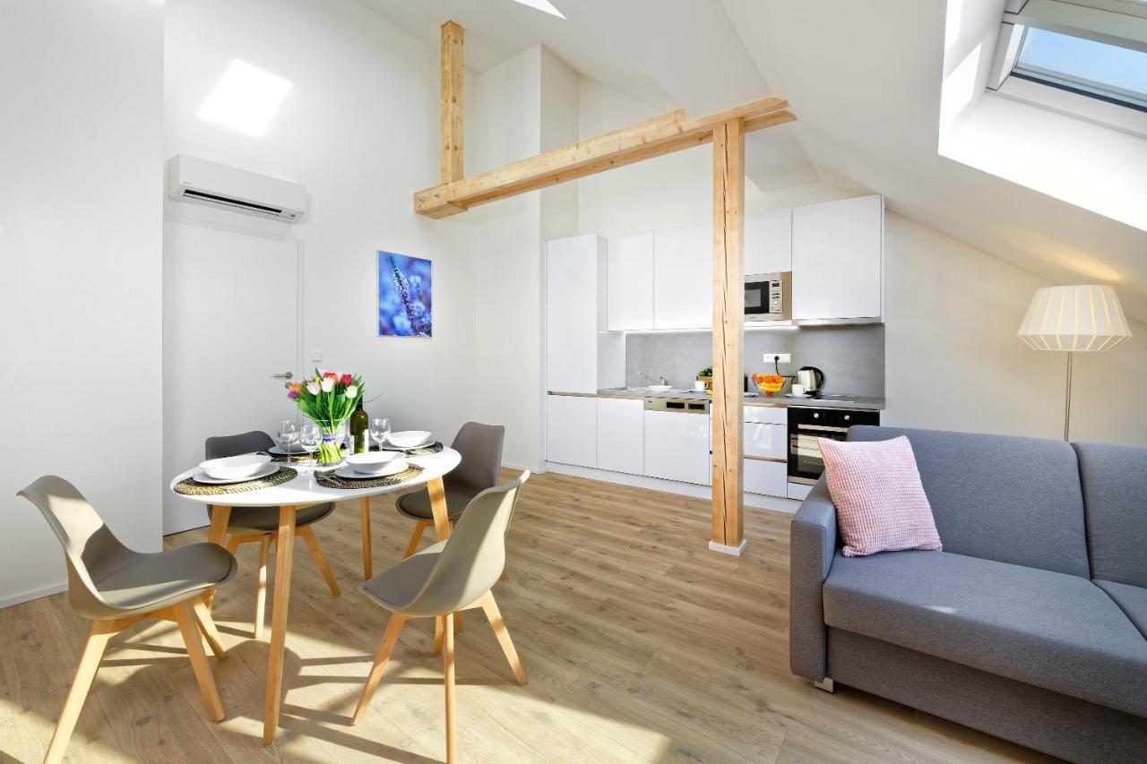 Downtown Suites Jugoslavska Прага Екстериор снимка