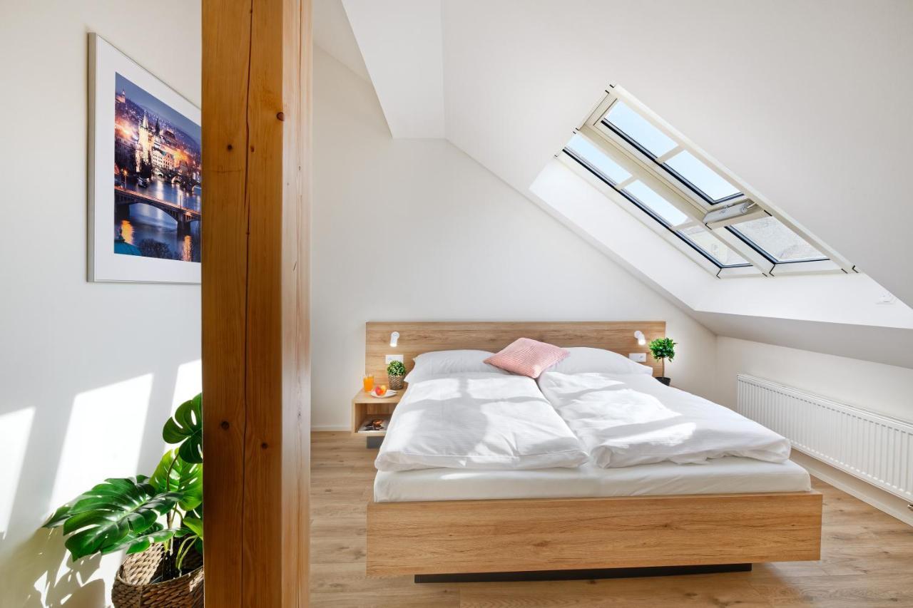 Downtown Suites Jugoslavska Прага Екстериор снимка