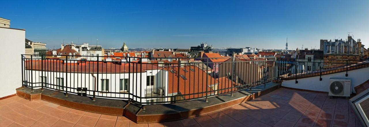 Downtown Suites Jugoslavska Прага Екстериор снимка