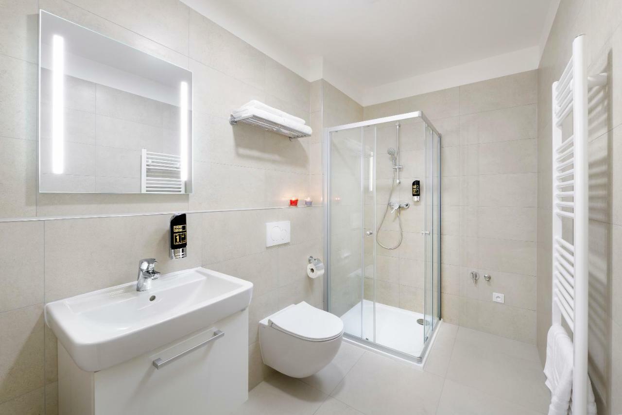 Downtown Suites Jugoslavska Прага Екстериор снимка