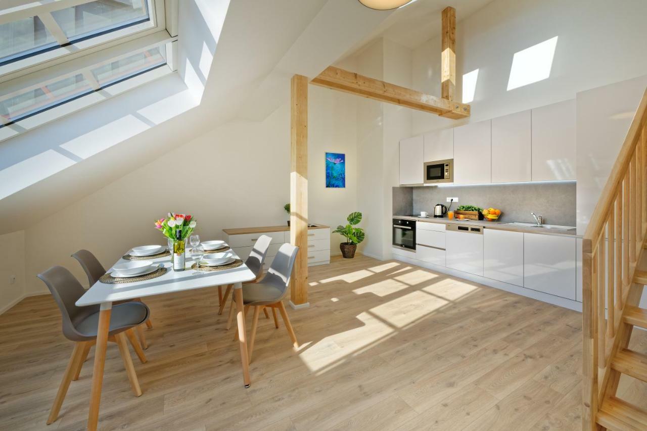 Downtown Suites Jugoslavska Прага Екстериор снимка